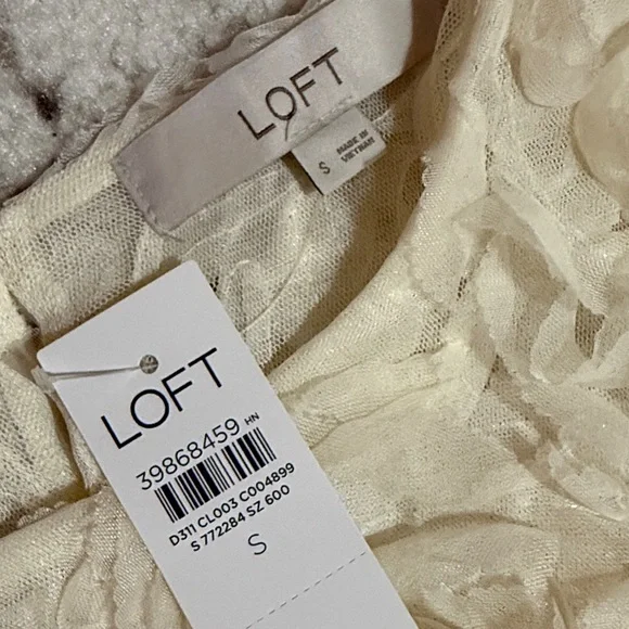BNWT LOFT Cream Floral Tulle Blouse. Size S. - Picture 2 of 7